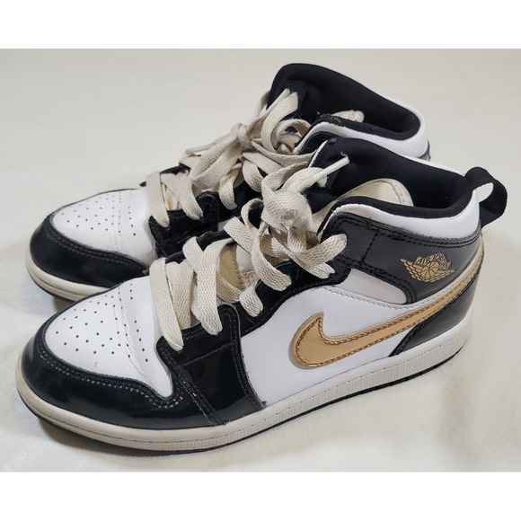 Nike Air Jordan Retro 1 Mid SE Sneakers Boys 3Y Black Metallic Gold BQ6932-007 - Picture 1 of 6